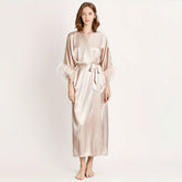 Robes de kimono de soie pure de pure avec plume d'autruche